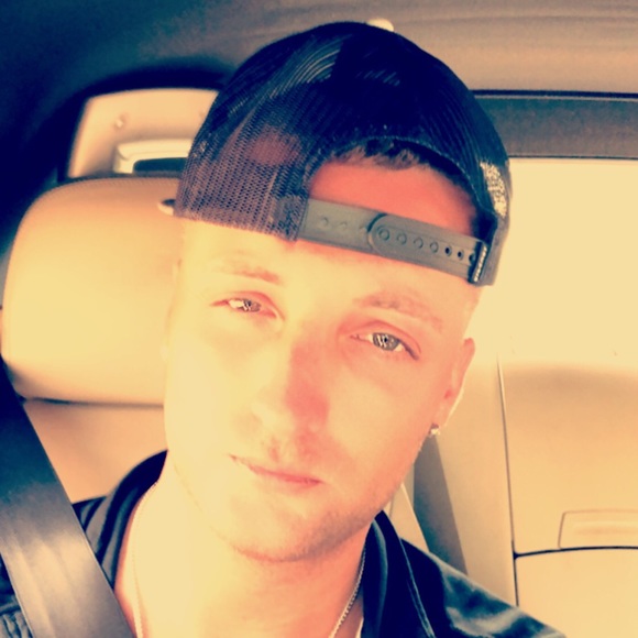 Meet your Posher, Kyle - Picture 2 of 2